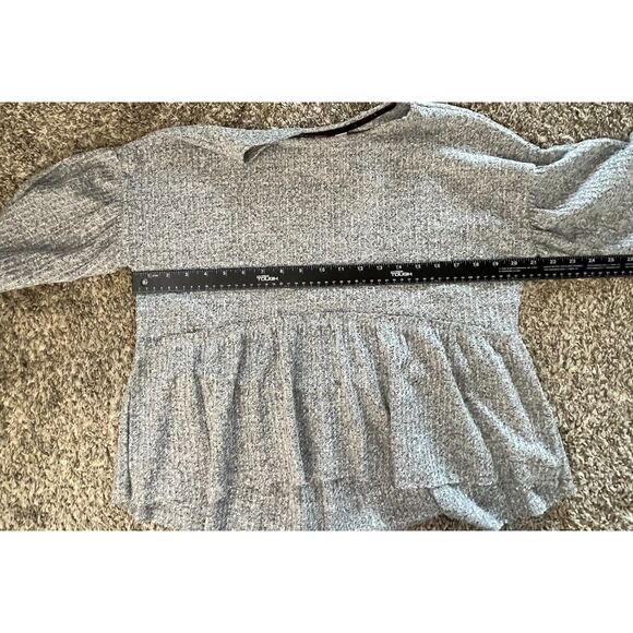 NWT Alya Heather Gray Knit Top Ruffled Small Soft Oversized - Picture 7 of 10